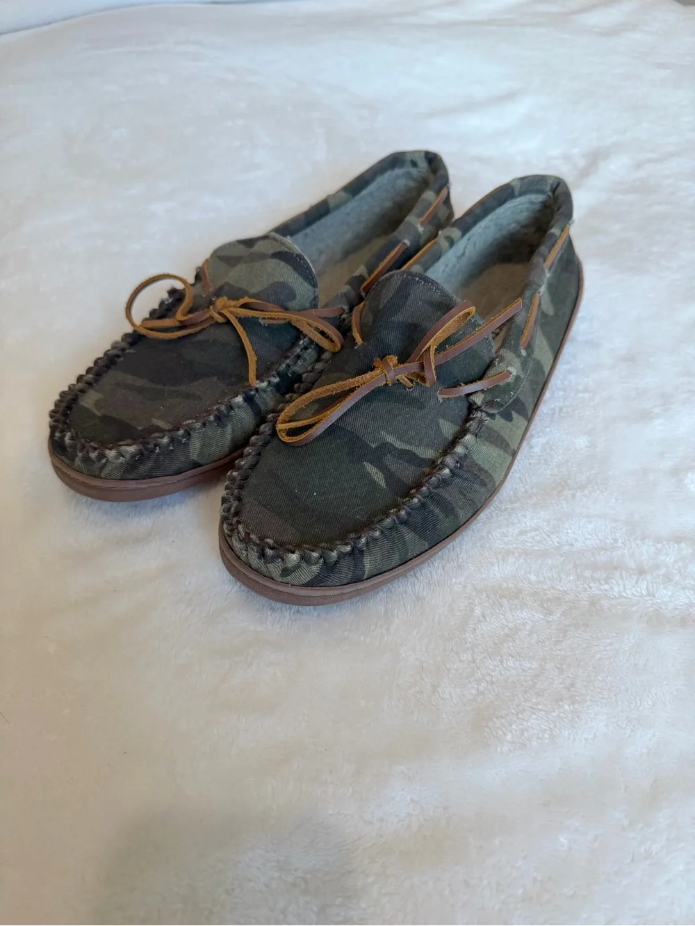 Men's Minnetonka Camo Slip-On Moccasins with Brown Laces